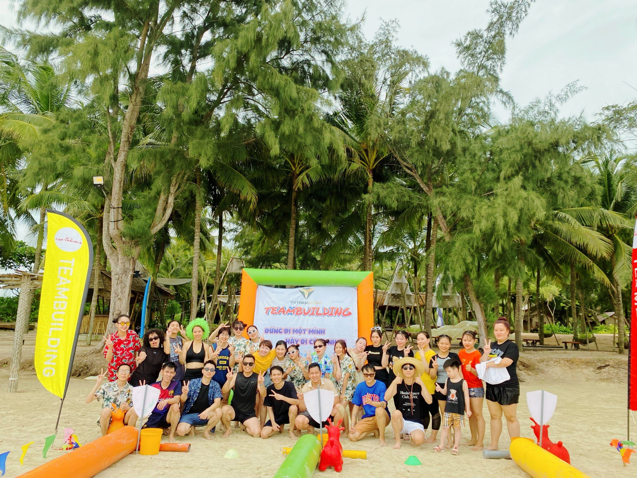 Cán bộ nhân viên Gà Rán Street Food gắn kết trong team building