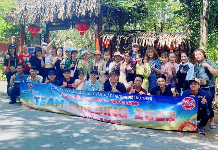 Văn hoá & đội ngũ Vũ Thiên Group — Gà Rán Street Food