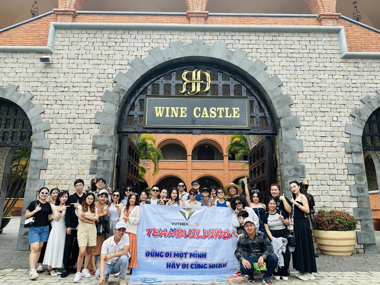Văn hoá & đội ngũ Vũ Thiên Group — Gà Rán Street Food