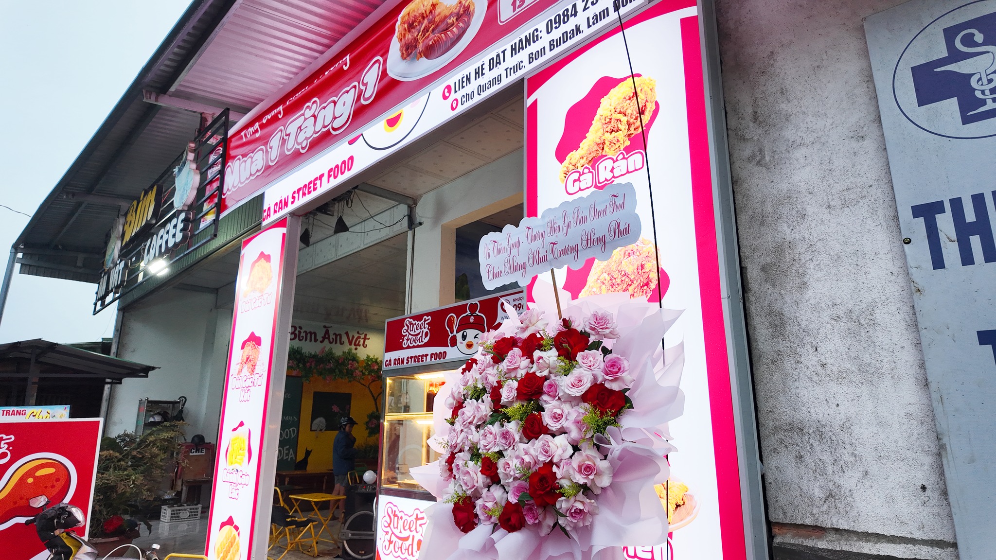 Mặt tiền Gà Rán Street Food Lâm Đồng ngày khai trương