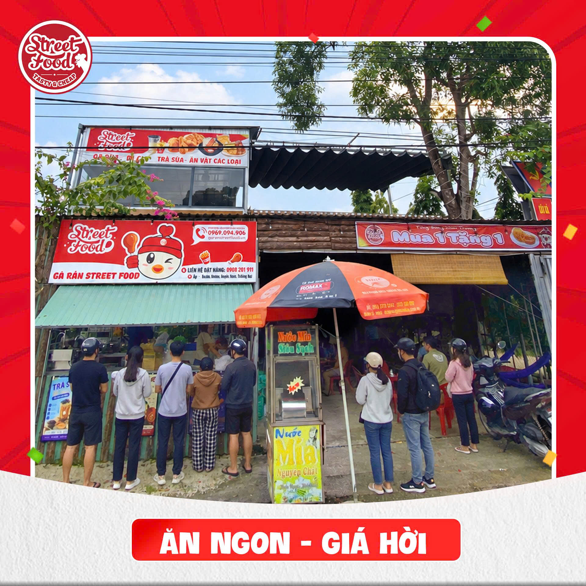 Khách xếp hàng khai trương Street Food Xuân Hưng