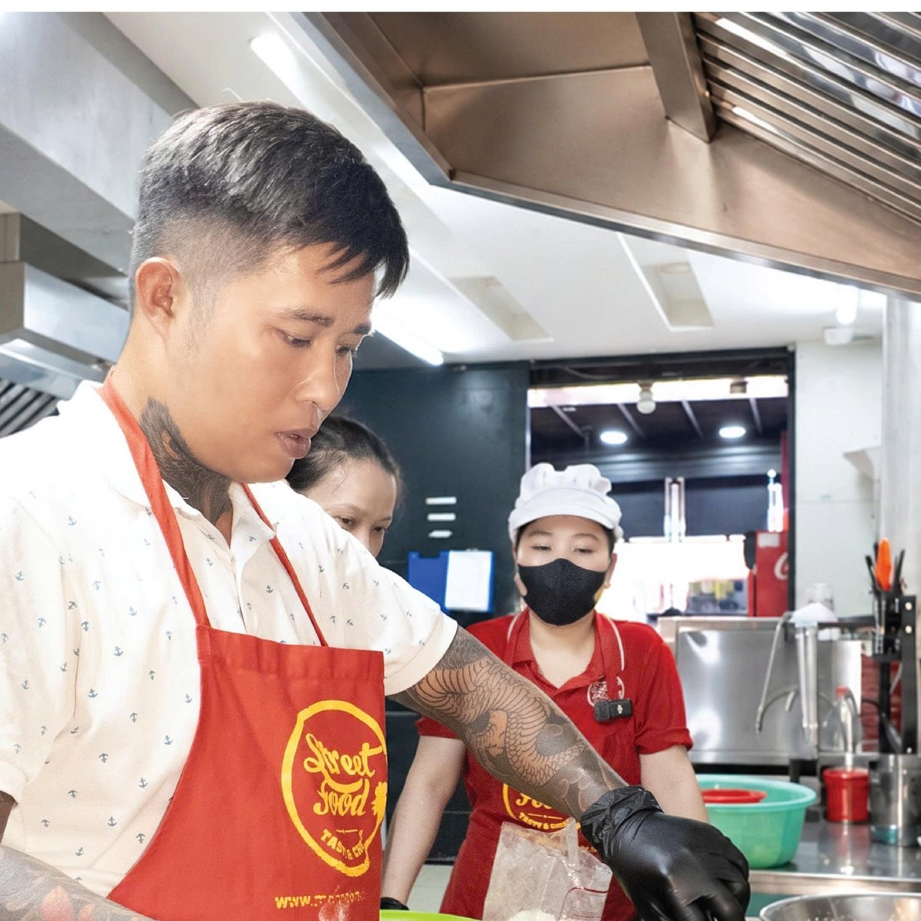 Anh Mạnh – chủ cửa hàng Gà Rán Street Food Tam Phước